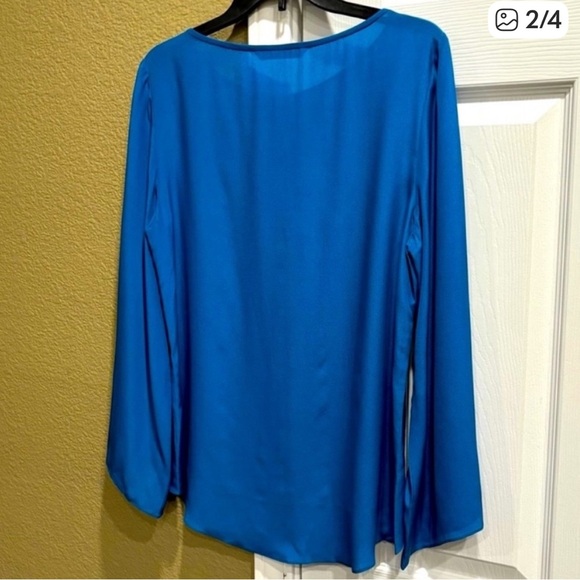 Trina Turk Blue Women's Top
Trina Turk
Size: L - Picture 2 of 3
